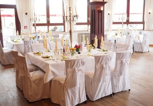 Plan de table de mariage : c'est toujours une galère à préparer, voici quelques conseils utiles pour ne pas faire d'erreurs et le réussir.