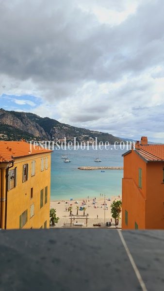 Menton en famille vue sur la mer