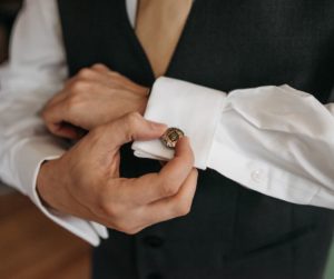 bouton de manchette tenue marié