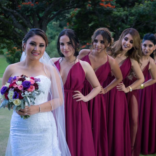 robe demoiselle d'honneur couleur bordeaux